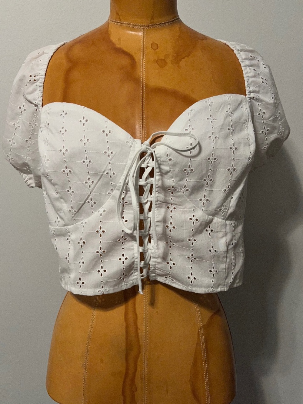 Divided by H&M Eyelet Puff Sleeve Lace-Up Front Crop Top – White